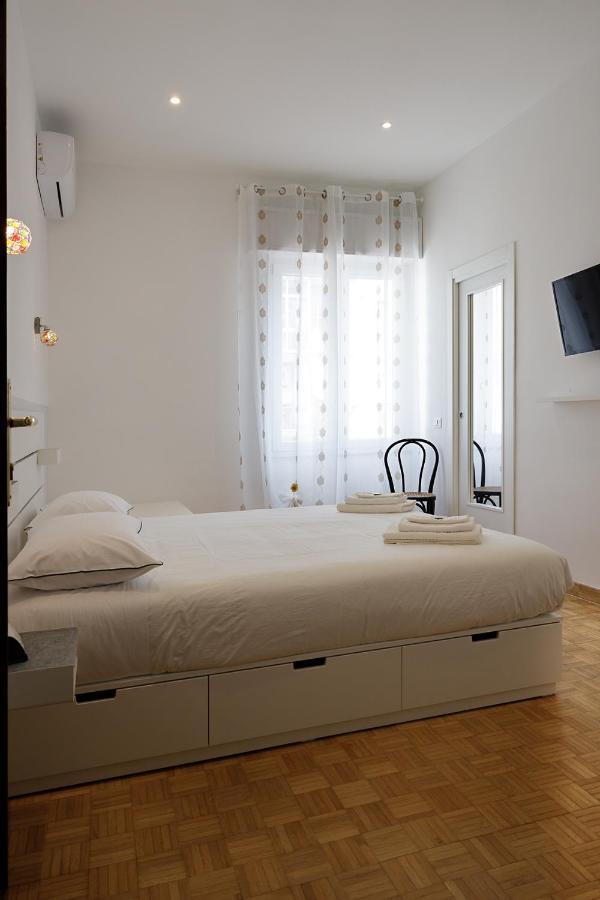 Bed and Breakfast G&G Napoli Екстер'єр фото