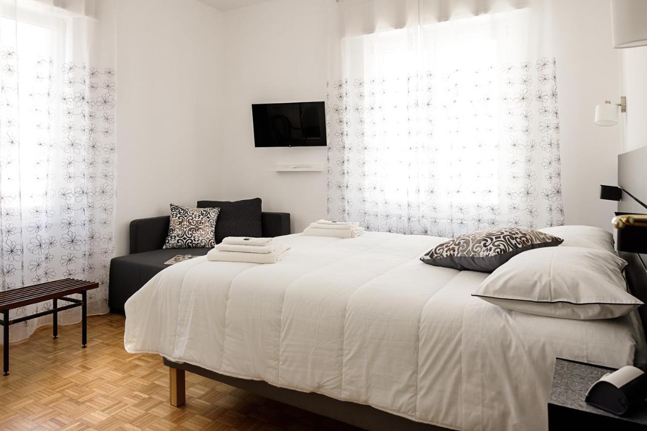 Bed and Breakfast G&G Napoli Екстер'єр фото