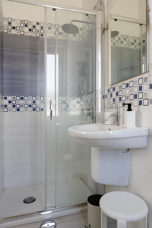 Bed and Breakfast G&G Napoli Екстер'єр фото