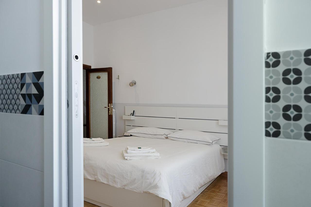 Bed and Breakfast G&G Napoli Екстер'єр фото